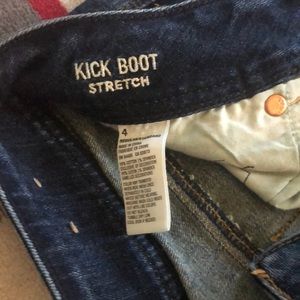like new American Eagle kick boot jeans sz 4reg!